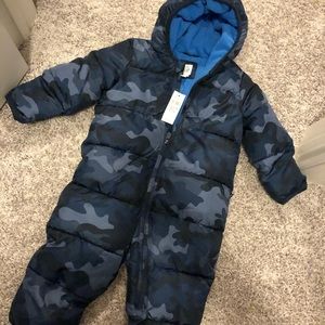 New with tags! 12-18m Gap Snowsuit